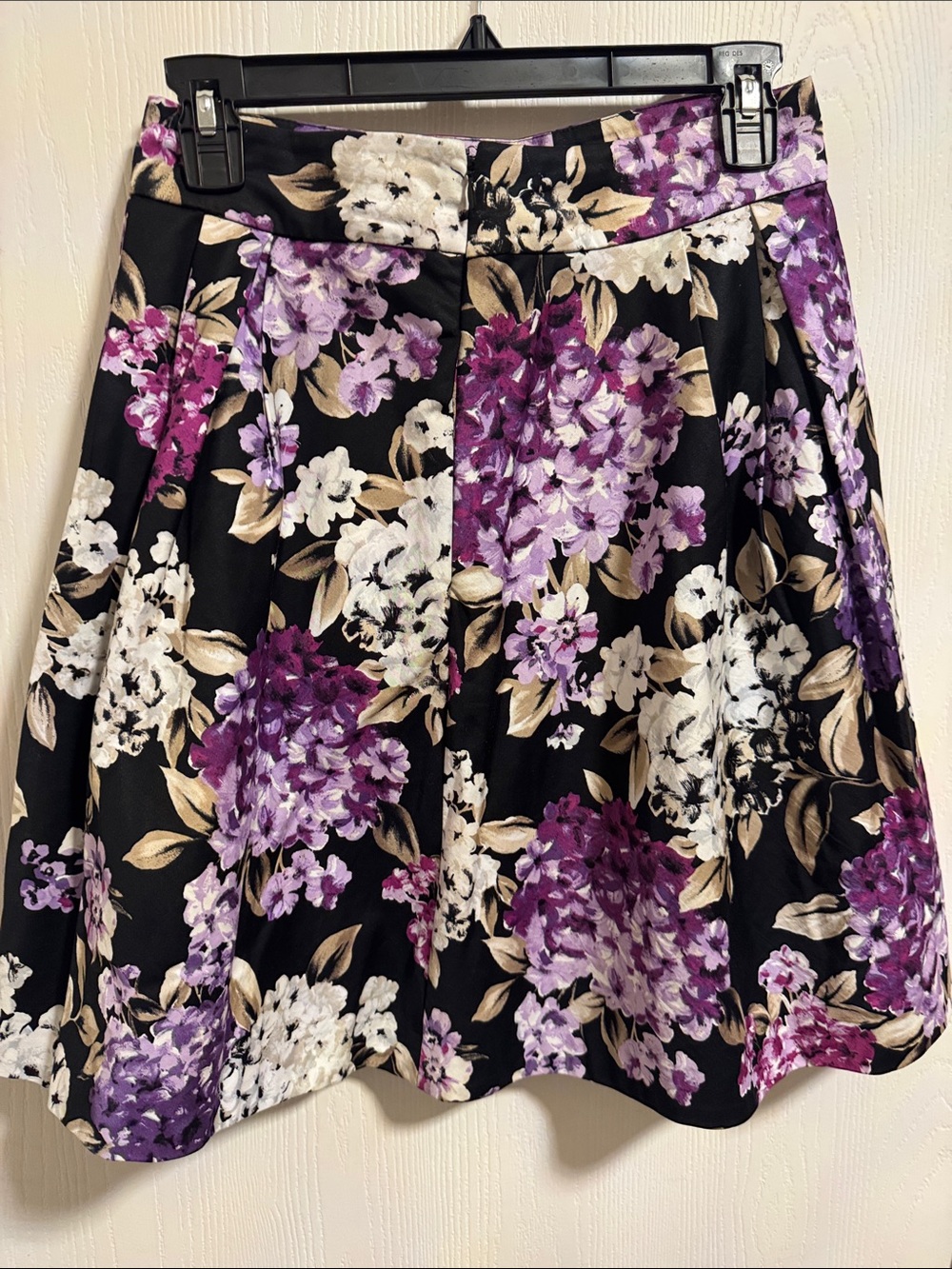 White House Black Market Floral Hydrangea Pleated Mini Skirt Women’s 2 (M) Lined - Picture 8 of 8